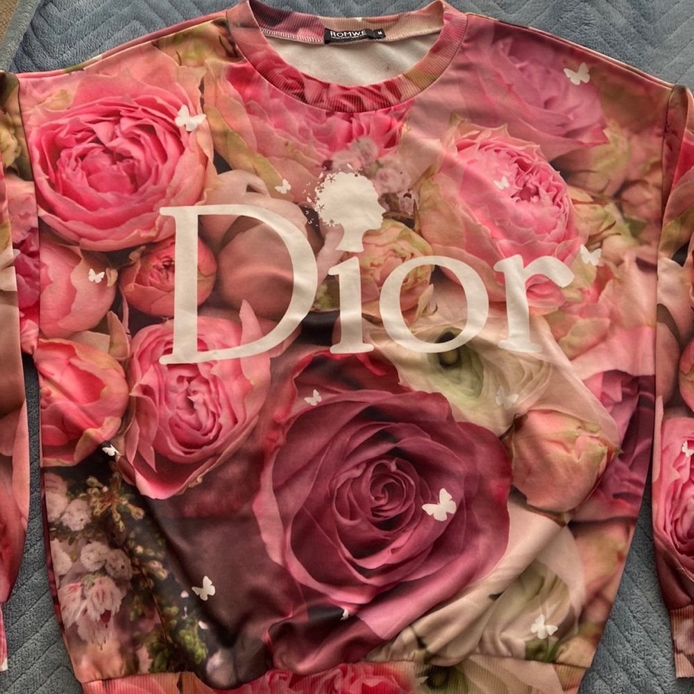 🌹 Beautiful and delicate roses  multi color long sleeve top